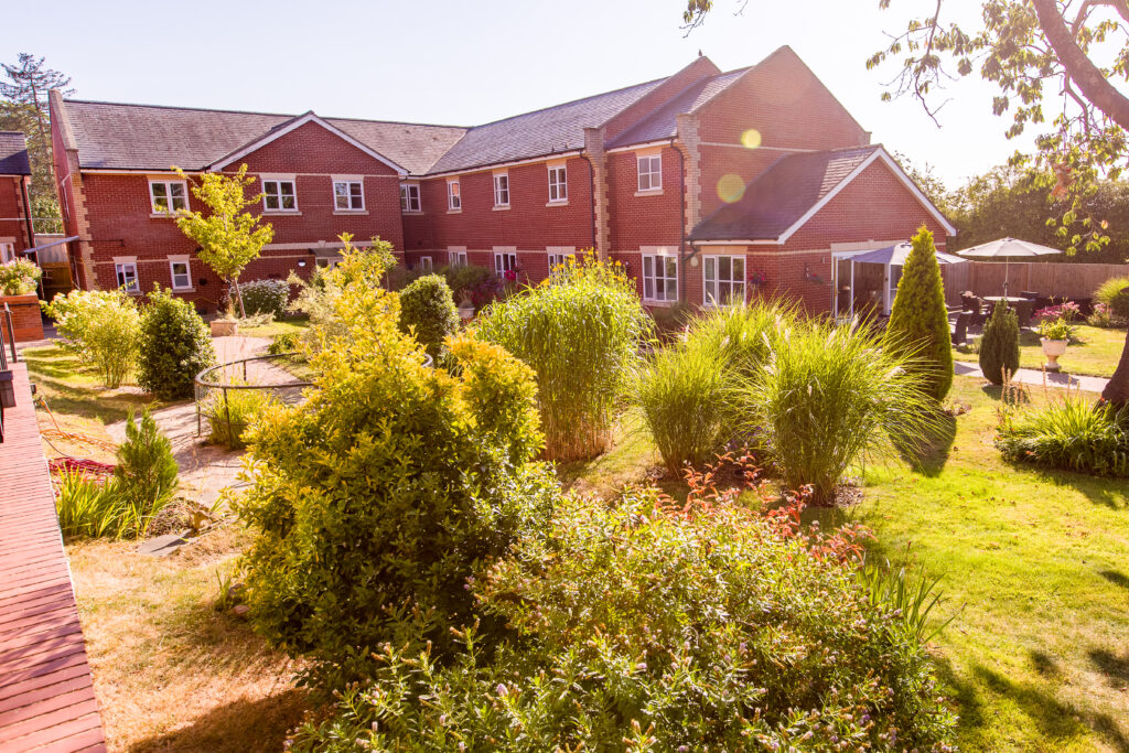 Stow-Cedars-110725-Grounds-019